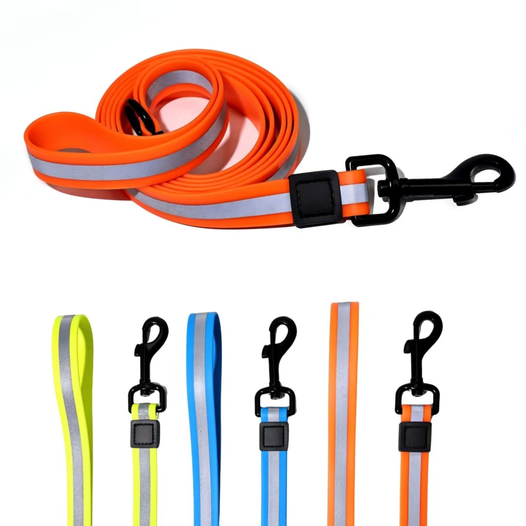 reflective leash set it can reflect light sources effectively enhancing